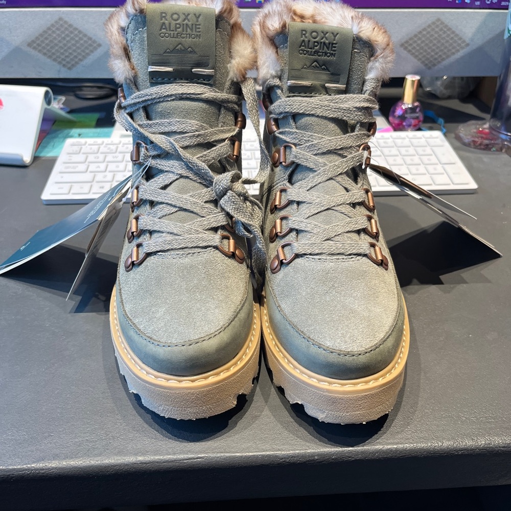 Roxy Gray Winter Boots with Rugged Design